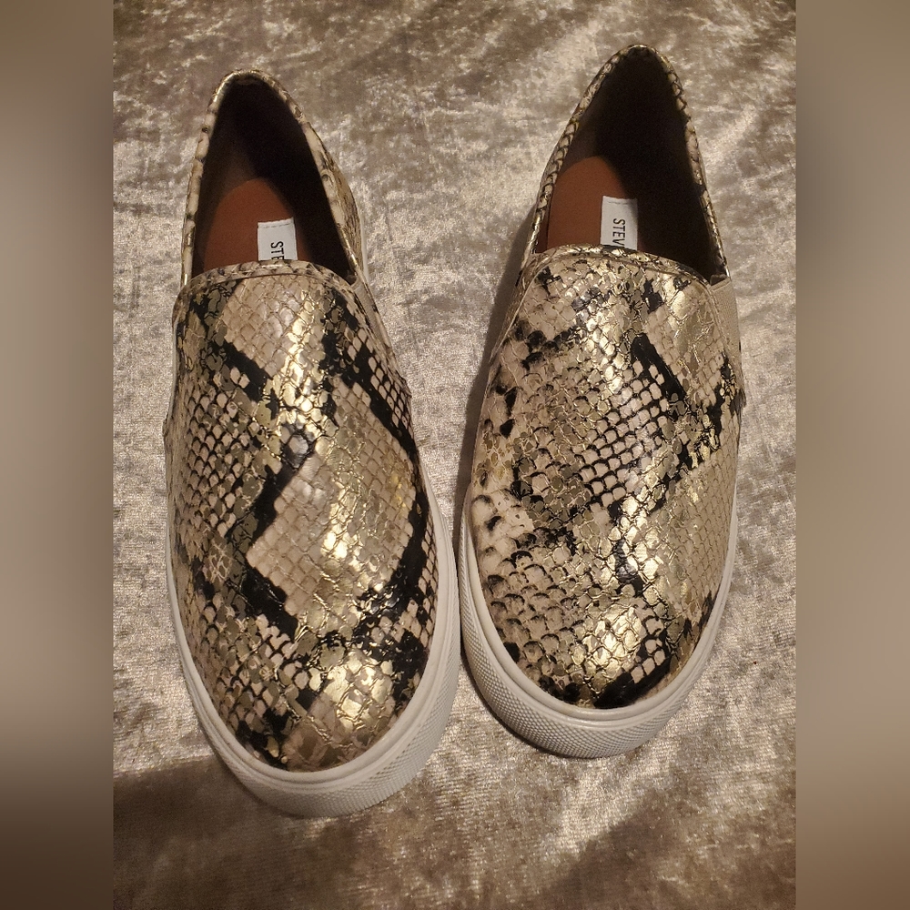 Steve Madden snake slip ons sneakers 8.5